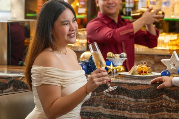 Countdown to a Dazzling New Beginning at Fairmont Lounge