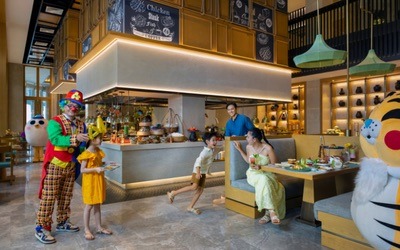 Summer dinner buffet at Panorama restaurant