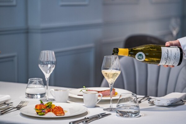 Bữa Trưa Chủ Nhật Trứ Danh Tại Le Beaulieu