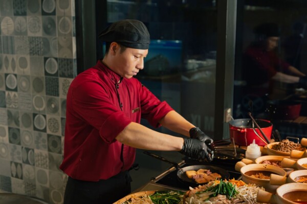 Tiệc Buffet Grandezvous: Món Ngon Quốc Tế Tại Nhà Hàng Lộc-Ally