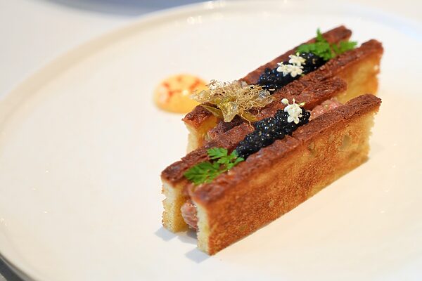 Bữa Trưa Phong Cách Pháp Tại Le Beaulieu