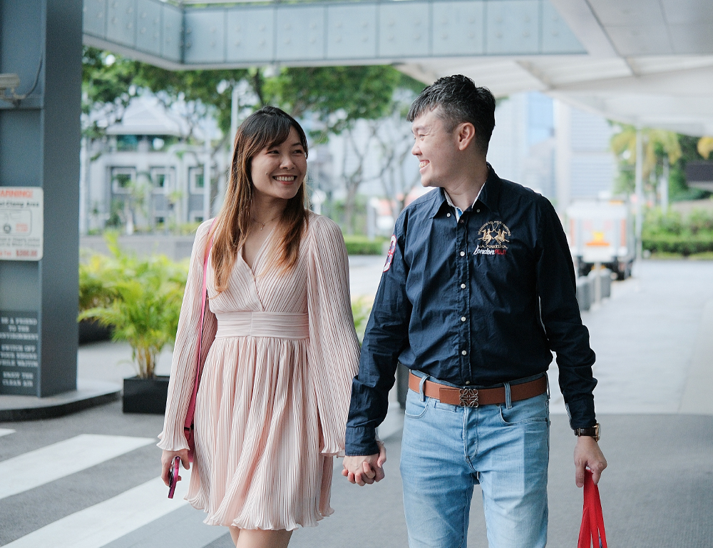 Xinli walks down the street, enjoying a proud moment as an Accor Plus member.